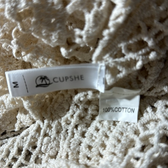 Size M Cupshe swimsuit cover-up. - Picture 6 of 6